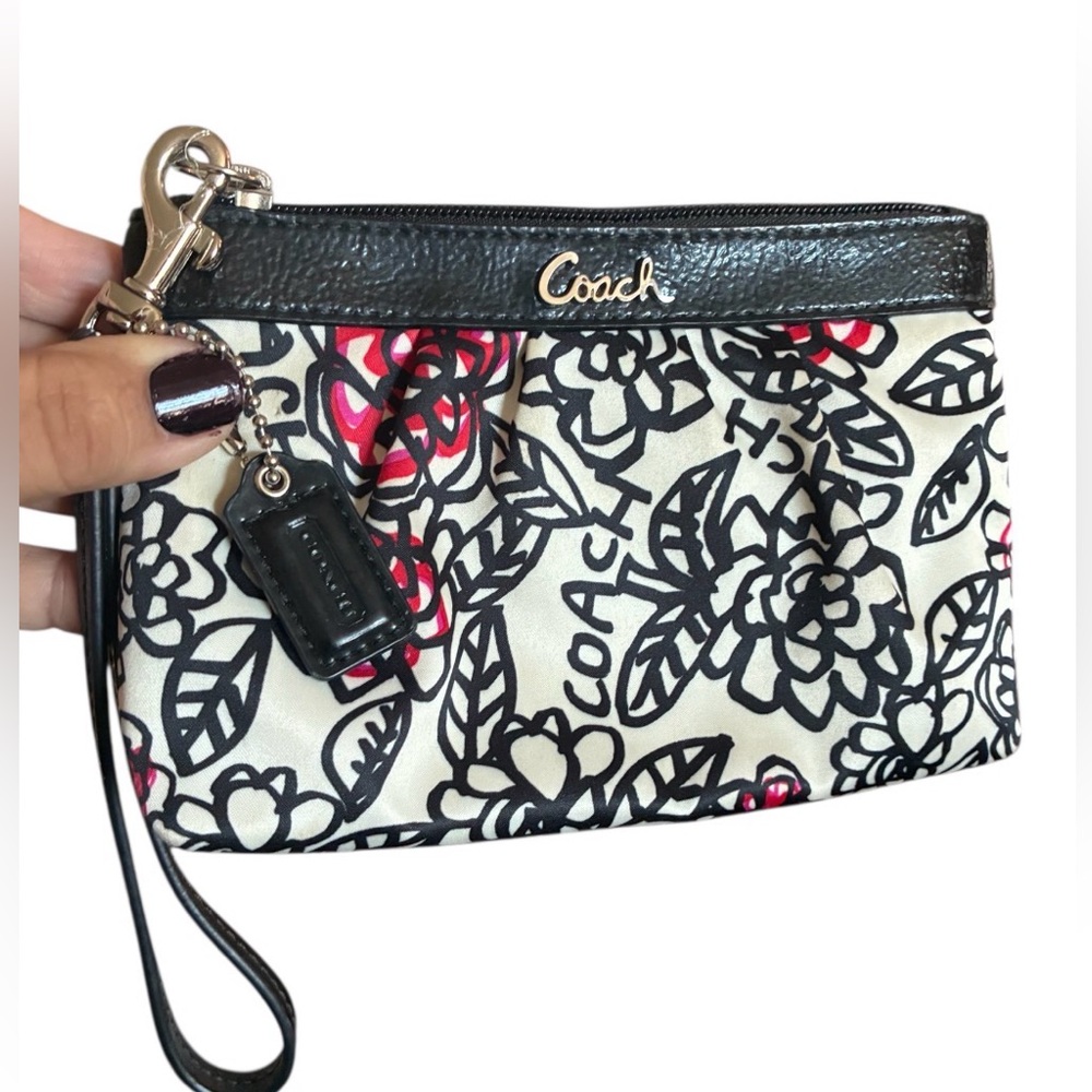 COACH Poppy Wristlet